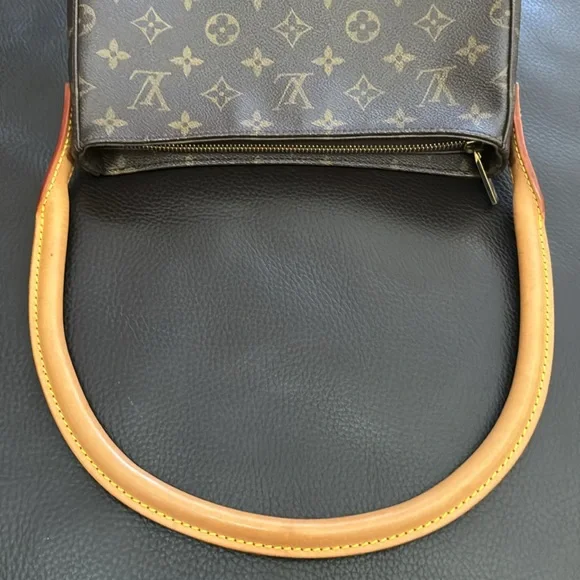 Louis Vuitton Looping MM Monogram Shoulder Bag - Picture 6 of 16